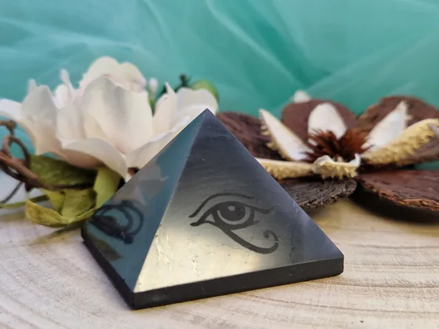 La Fenice Indaco Piramide Shungite Occhio di Horus pietra protezione