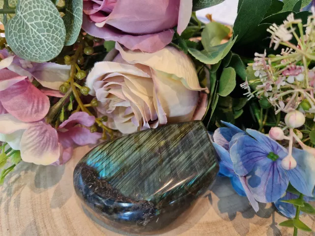 La Fenice Indaco Labradorite forma libera pietra levigata 9x6x4