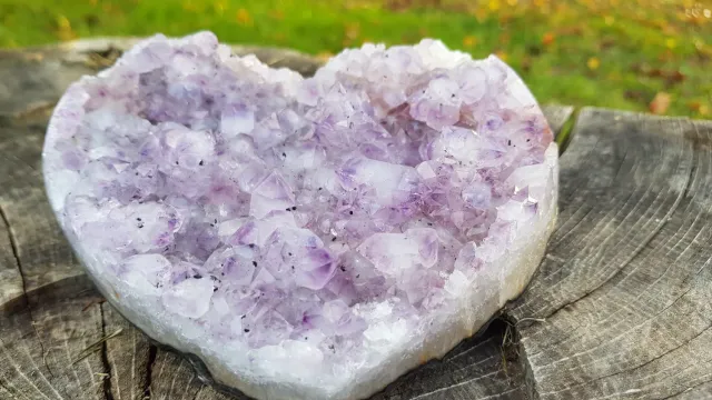 La Fenice Indaco cuore ametista grezza 12x10 cm armonizzante